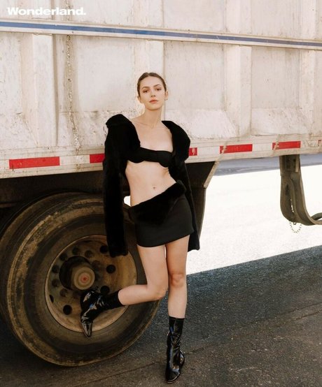 Ella Hunt star pornographic pic