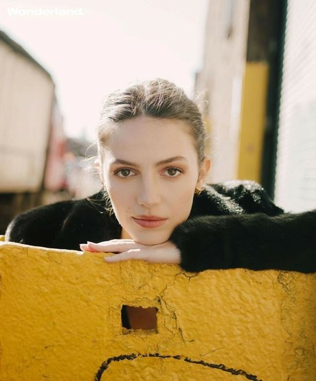 Ella Hunt pornstar nice pics