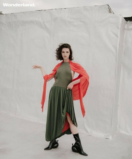 Ella Hunt pornstar top archive