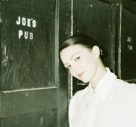 Ella Hunt sex model pictures