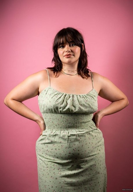 Barbie Ferreira pretty actress gallery