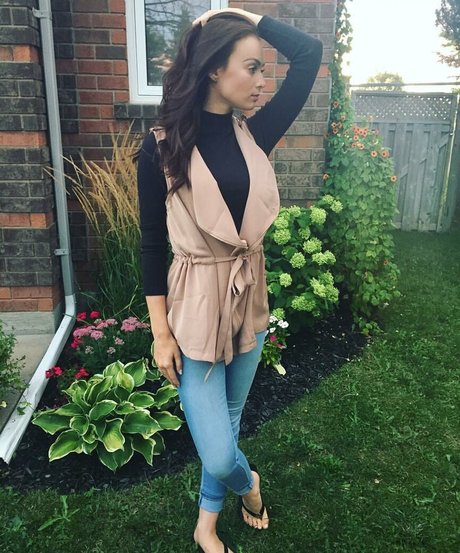 Logan Fabbro hot actress pics