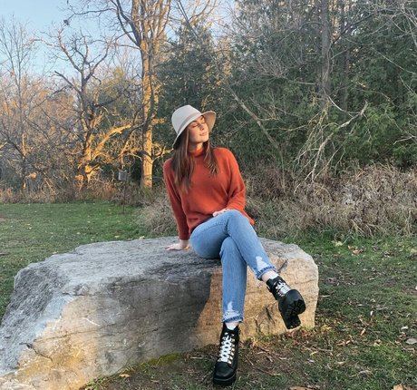 Logan Fabbro art model photo