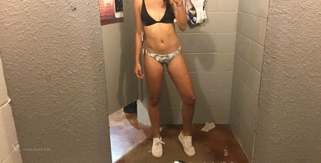 Italia Bradley hd pornstar photo