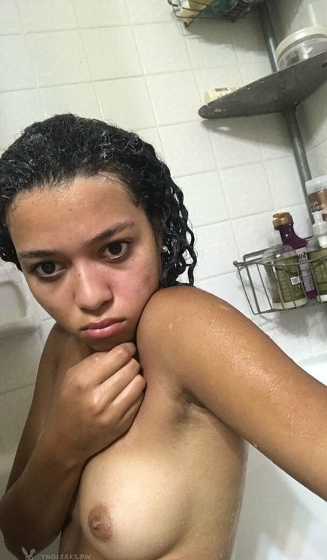 Italia Bradley porn model photo