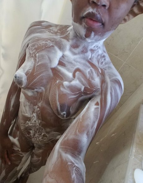 dancekwen porn star photo