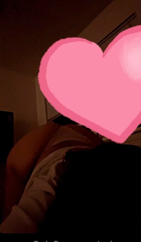 Valerie Magallanes naked actress gallery