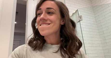 Colleen Ballinger pretty actress image