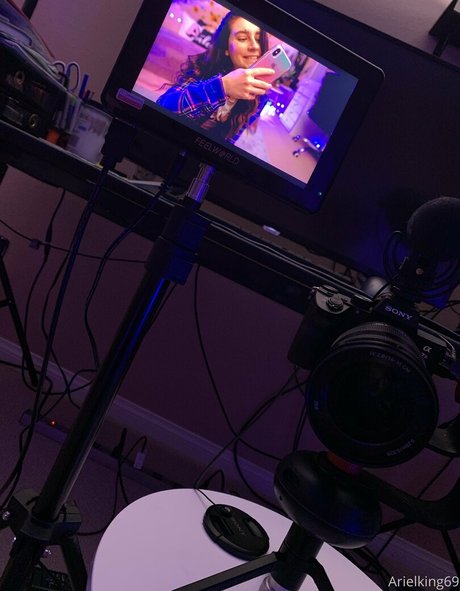 arielking69 model nude archive