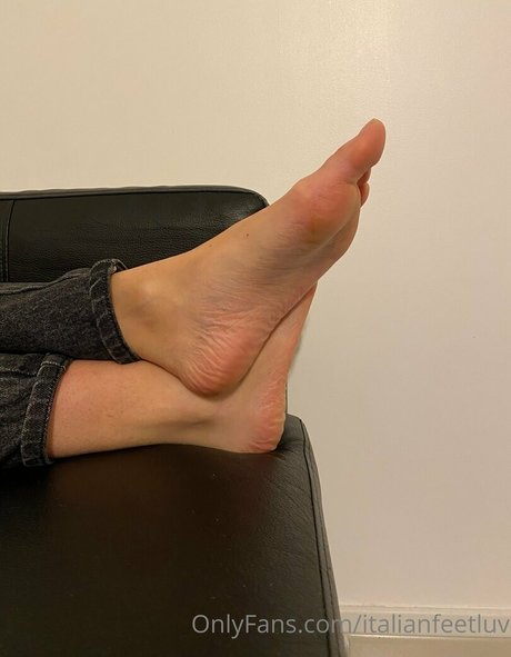 italianfeetluv exclusive pornstar img