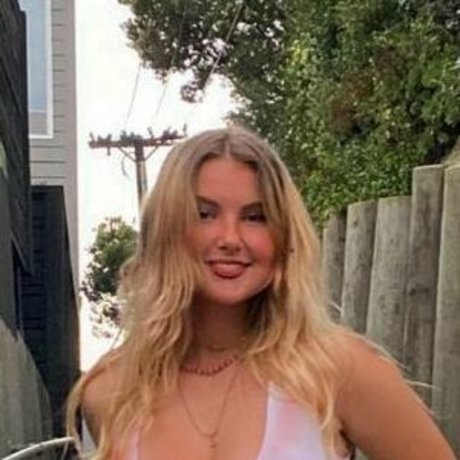 chlobailley porn actress galleries