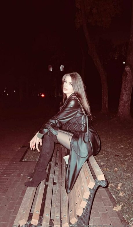 annie minor free model pics