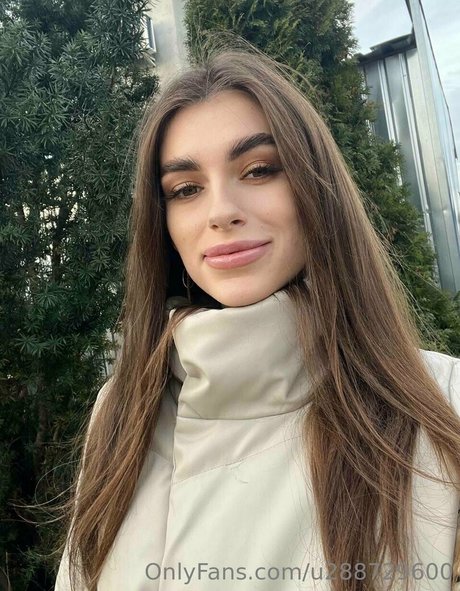 annie minor hot actress pictures