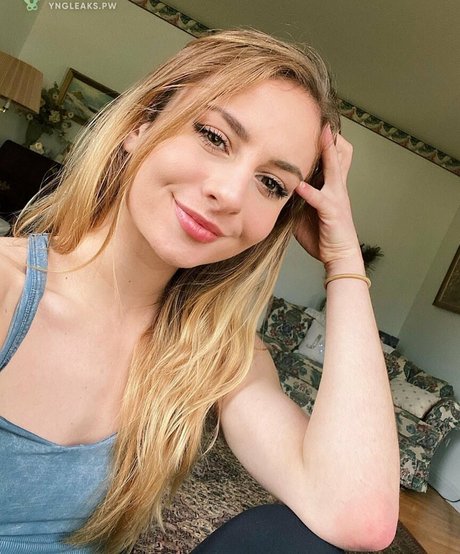 Tarah Kayne model pornographic img