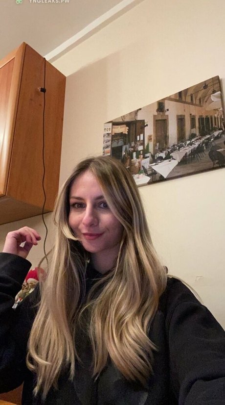 Tarah Kayne pornstar adult image