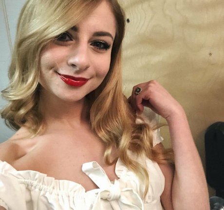 Tarah Kayne pornstar erotic photo