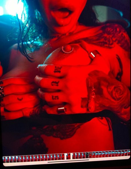 Lady Vamp beautiful model image