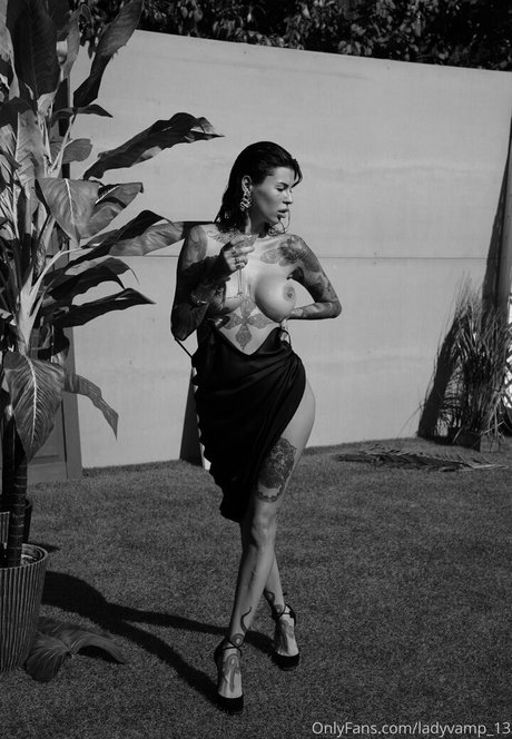 Lady Vamp pornstar sexy galleries