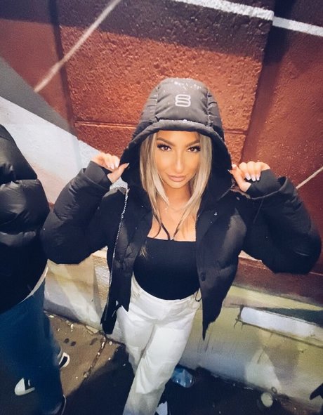 Lizzy Decologero Quick photo