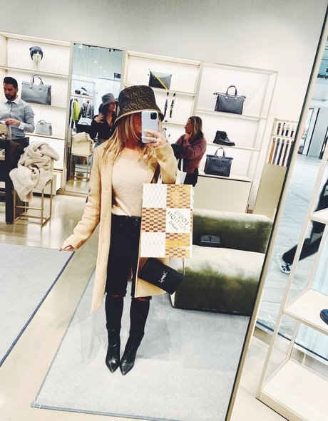 Lizzy Decologero pornstar beautiful gallery