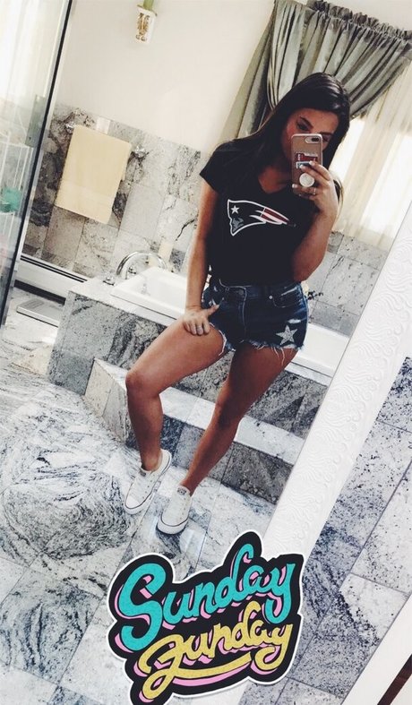 Lizzy Decologero sexy pornstar images