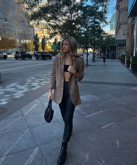 Hailey Lower model beautiful pictures