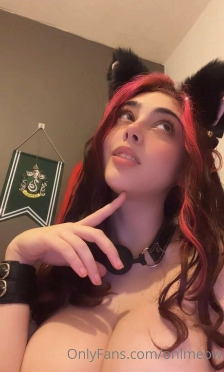 onlmeow model pornographic image