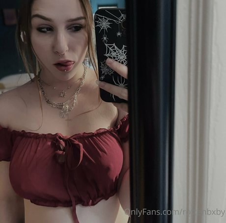 rottenbxby beautiful model photo