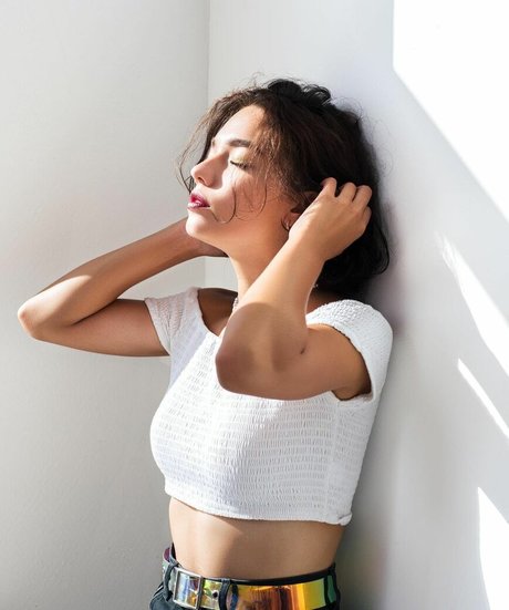 Ella Flare pornstar pretty photo