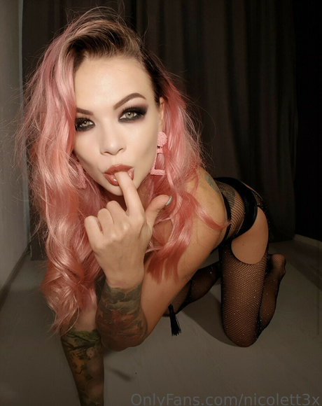 Nicolettxxx art star photo