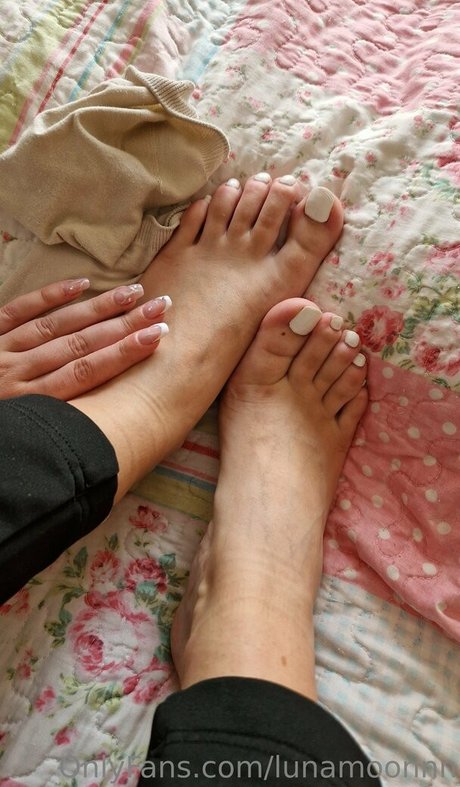 lunamoonnn hd pornstar pic