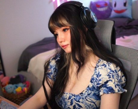 Shini Waifu model pics