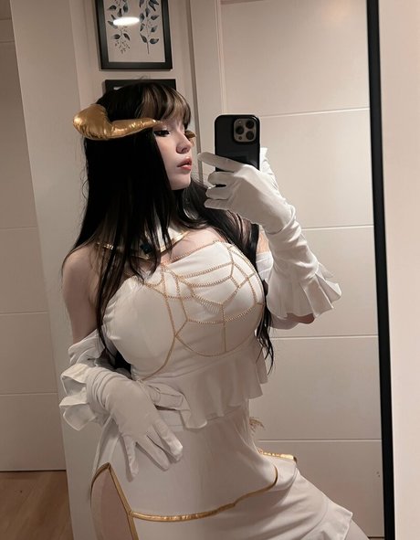 Shini Waifu exclusive model pic