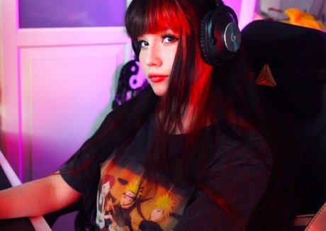 Shini Waifu hd model picture