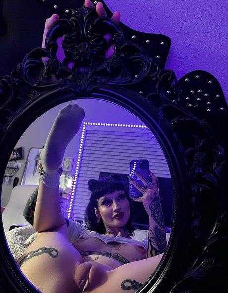 Hvileyrose high quality model galleries