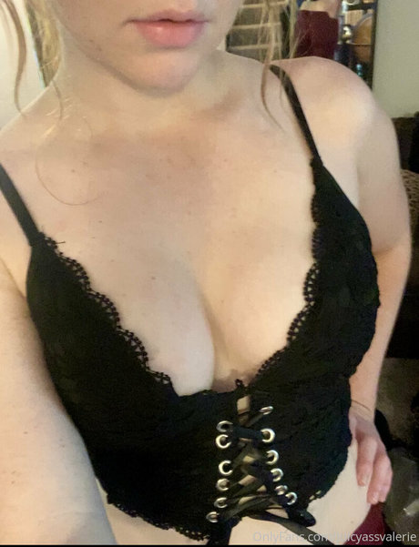 valeriehartxoxo model hot images