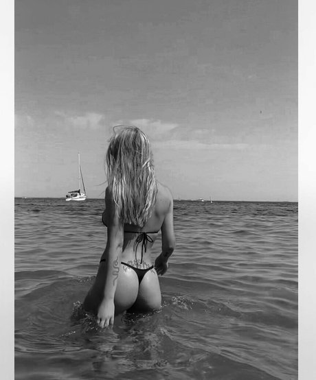 Linea Sindt naked star gallery