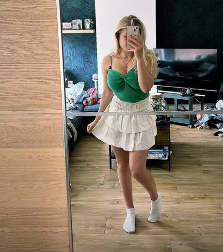 Kusrubxx exclusive model image