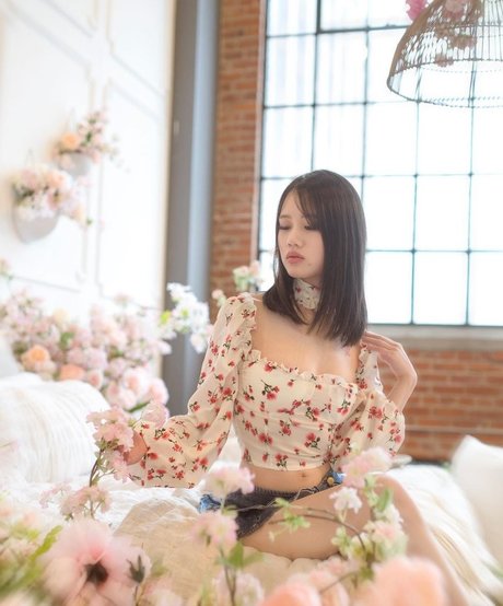 Shirley Liann model hot image