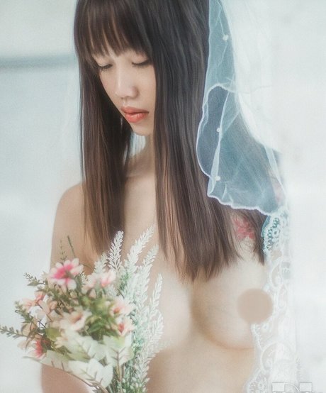 Shirley Liann model hot img