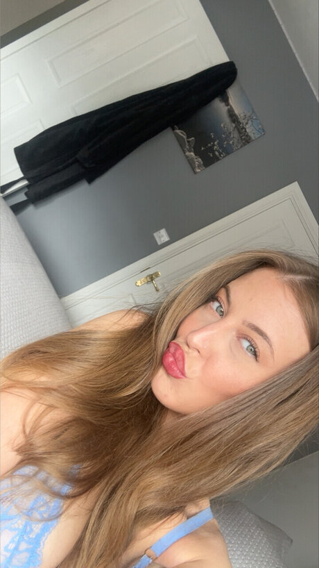 Amyyy_ hd actress image