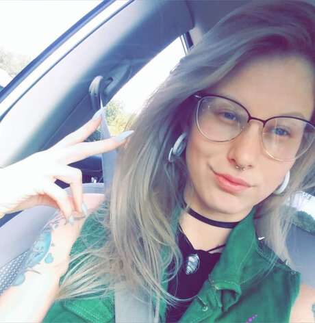 NeonLemonade hd pornstar pictures