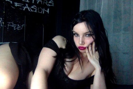 Jewels_ adult model pic