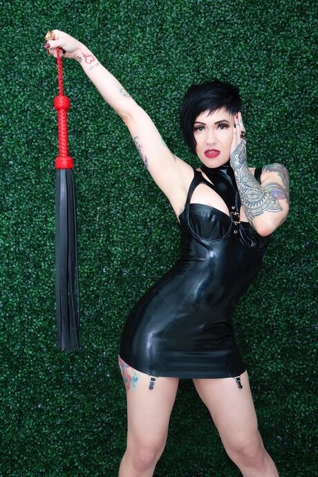 ViKerrious model nude img