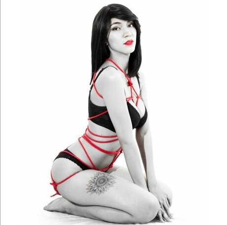 VonMon pretty actress gallery