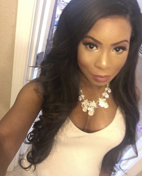 Doll Face porn model photos