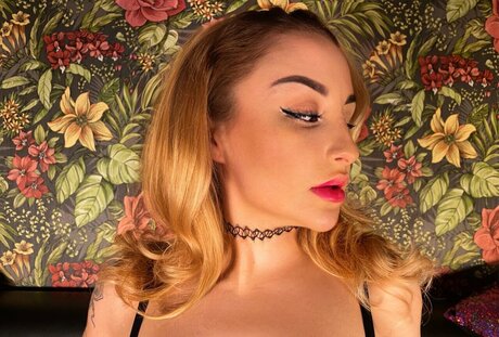 Elizabeth Honeyxx top actress image