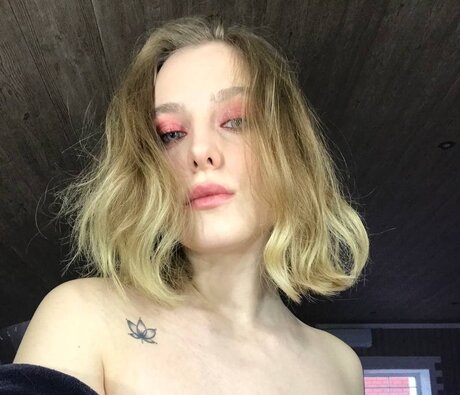 _Nina Palmer_ star top image