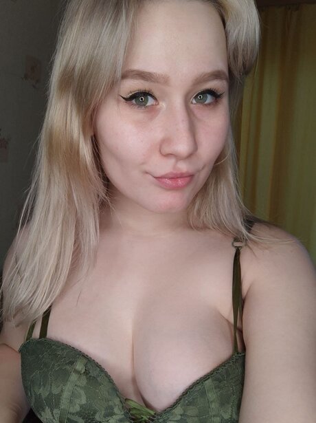 Naughty Babysitter Greta model nudes pic