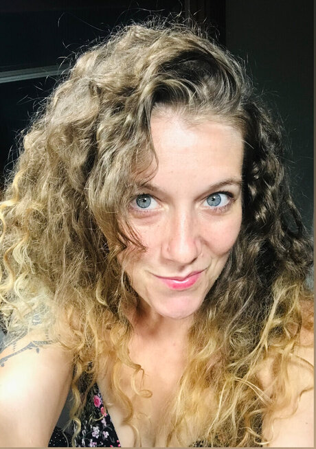 Queen H pornstar naked photo